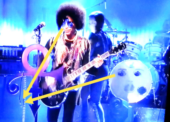 11-01-14 Prince SNL Guitar Fail & Recovery