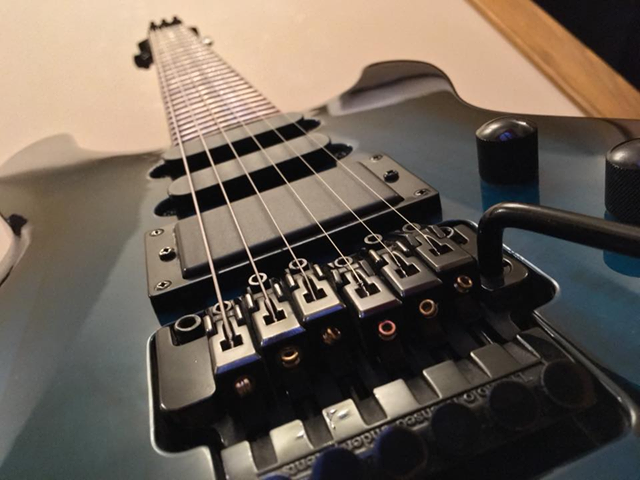 Restringing a Floyd Rose Guitar : the Wrong Way !
