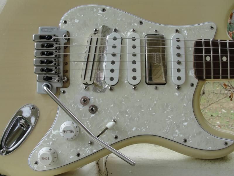 Superstrat² : This Stratocaster Needs One More Pickup !