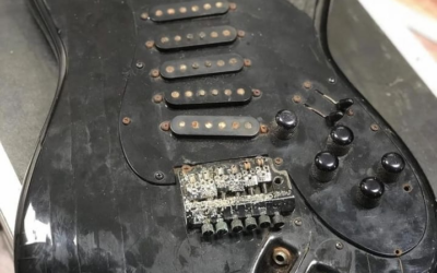 Are You Confused by This Strange Stereo Stratocaster? So Are We!