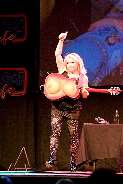 Guitar + Tits = Titar ?