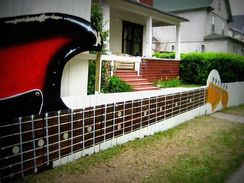 Is There a Guitar Geek in the House ?