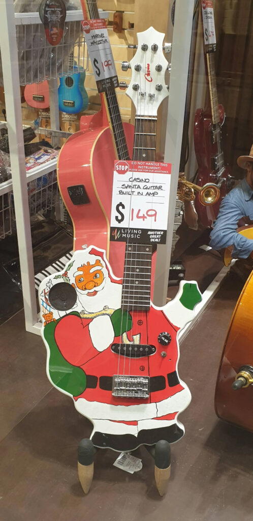 The Most Annoying Christmas Gift ? A Guitar Shaped Like Santa Claus !