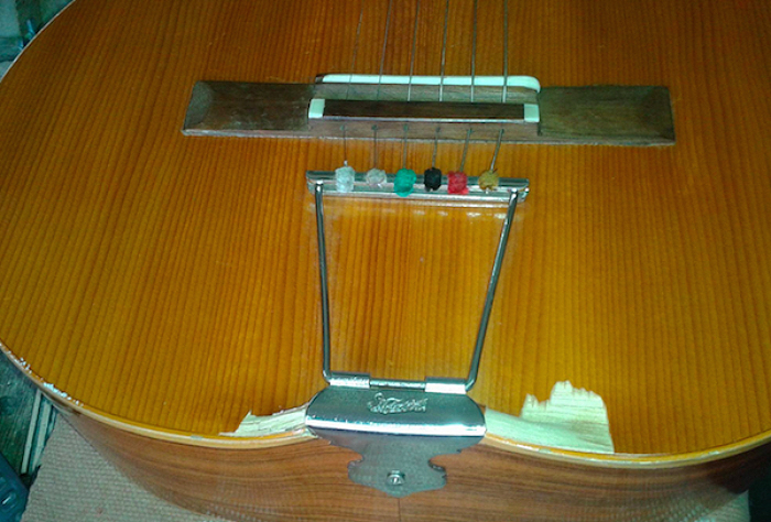 Guitar Strings Can Destroy Your Instrument !