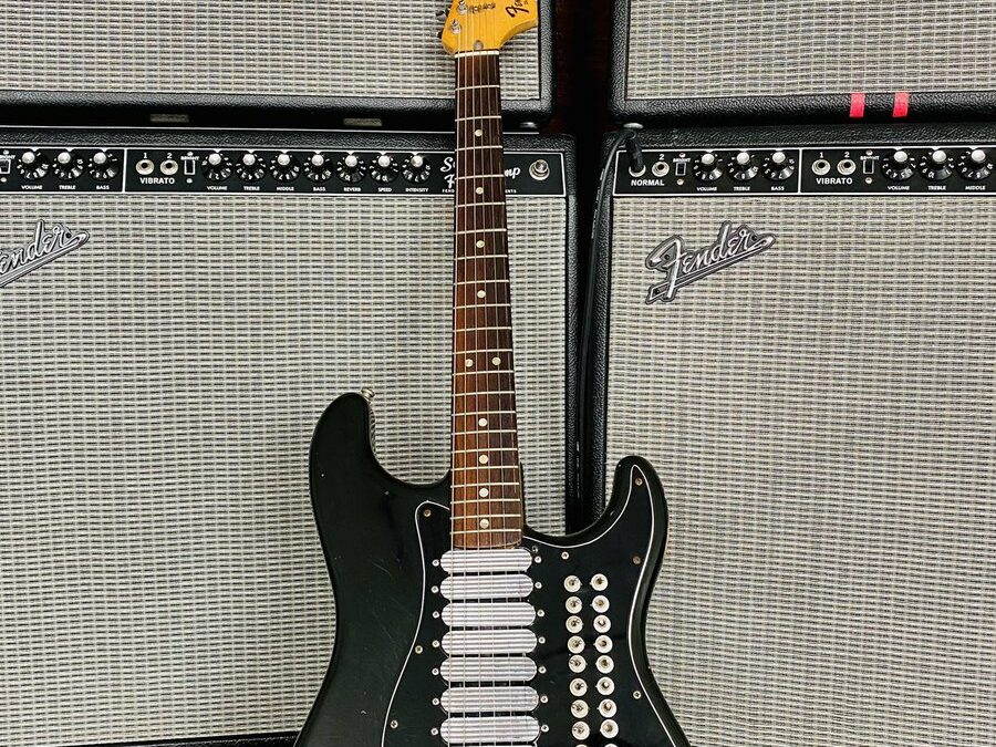 Johnny Marr’s Spirit Strat: When a Guitar Becomes a 9-Pickup Sci-Fi Machine