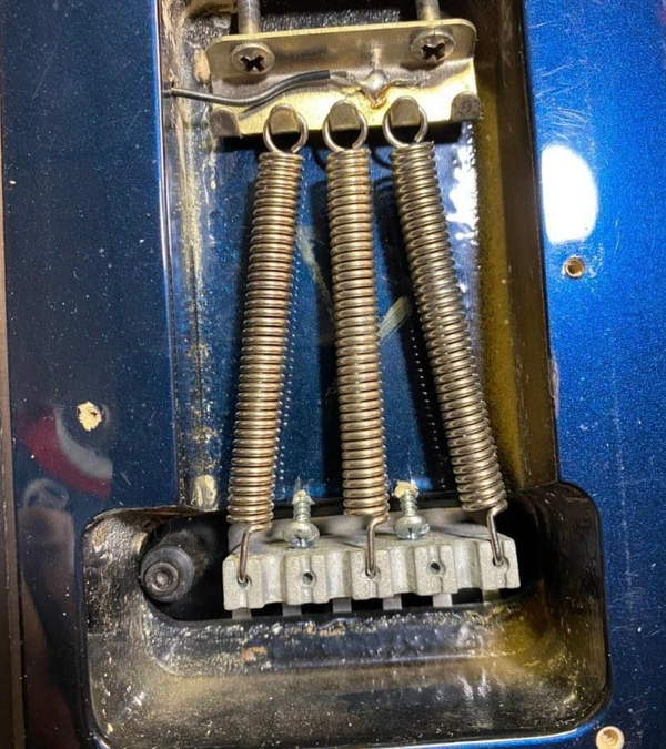 Guitar DIY: When Screws Become the Unexpected Hero.